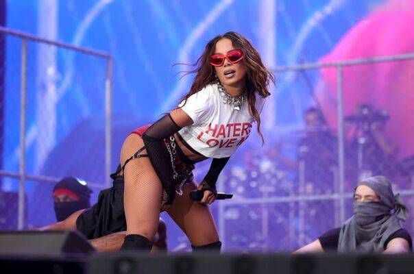 Anitta - #17