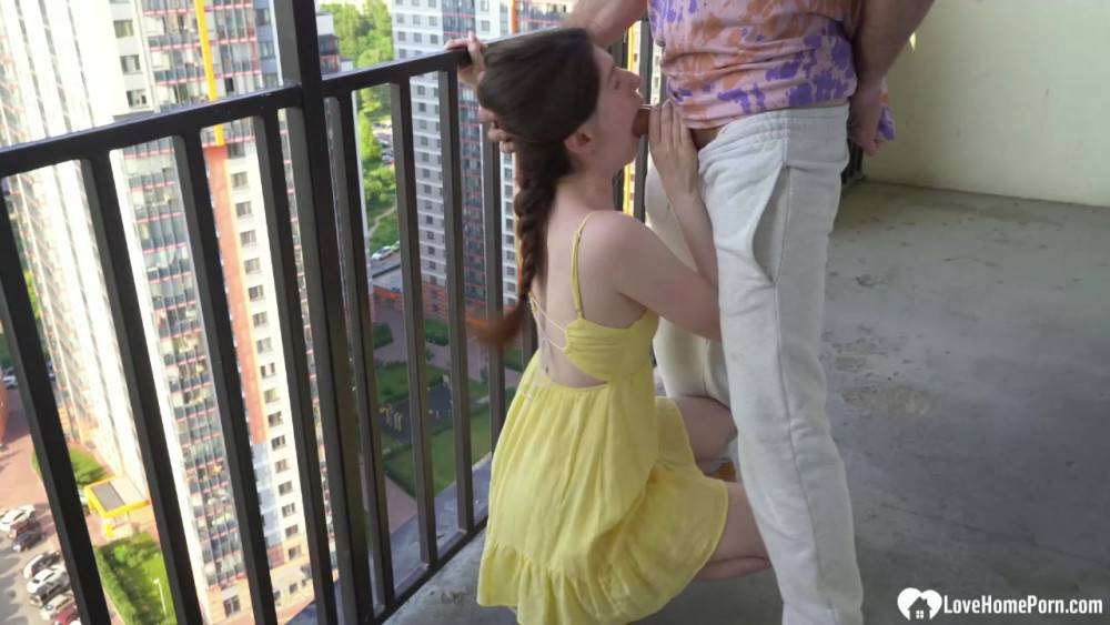 Fucking a hottie on the balcony is amazing - #6