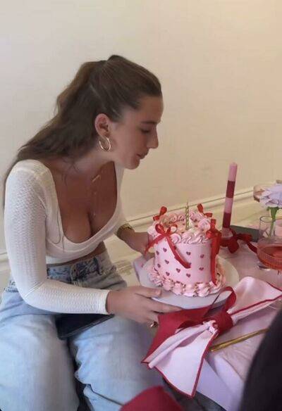 Laura @lauramjj_ lauramjj_ - #18