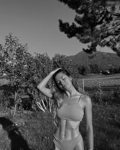 Larissa Merlyn Selena (larissahausler) - #18