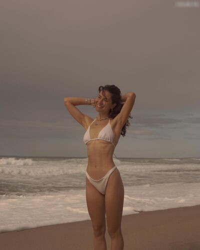 Larissa Merlyn Selena (larissahausler) - #6