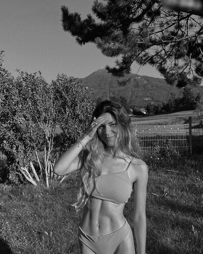 Larissa Merlyn Selena (larissahausler) - #15