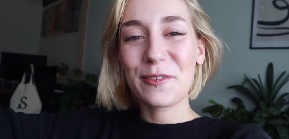 Ersties – Die süße Blondine Ulula lässt sich tätowieren und hat Spaß mit FuckMachine - #3