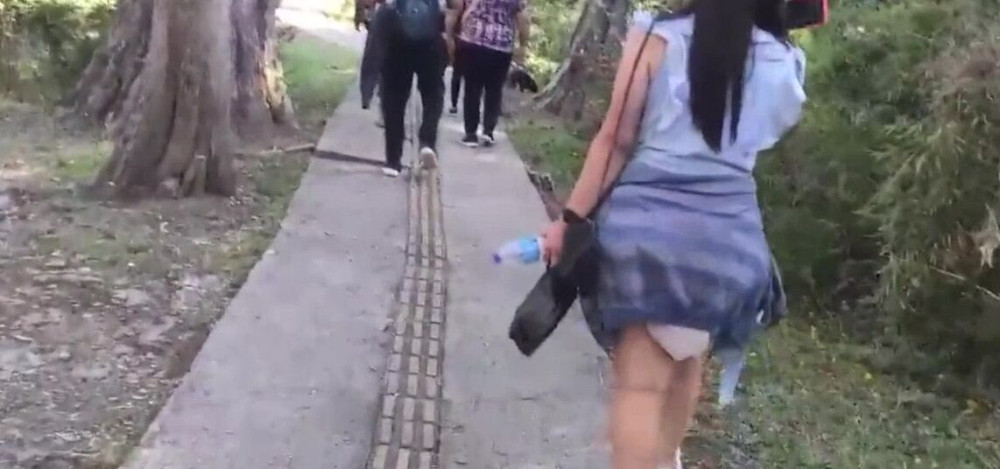 Desconocido me invita a fumar en el parque ARVI y termino follandome entre la naturaleza de Medellin - #1