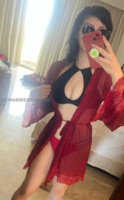 womanwearingred - #19