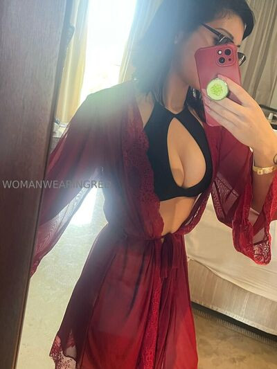 womanwearingred - #12