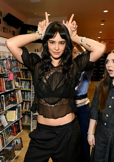 courtneyeaton - #18