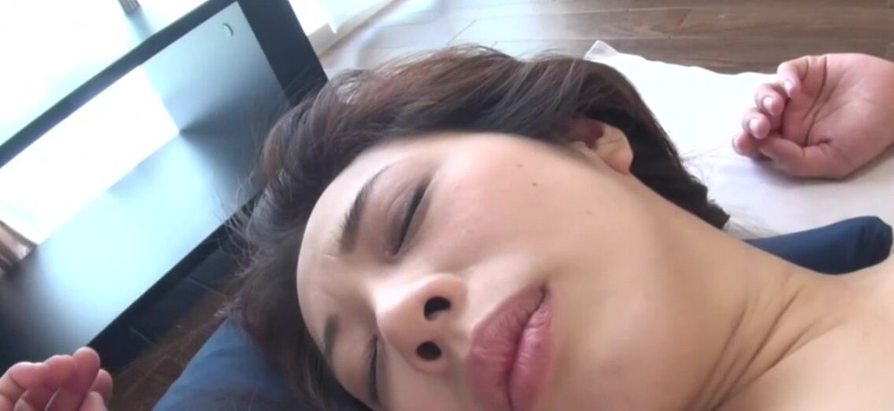 Hairy pussy Asian MILF fingered - #5