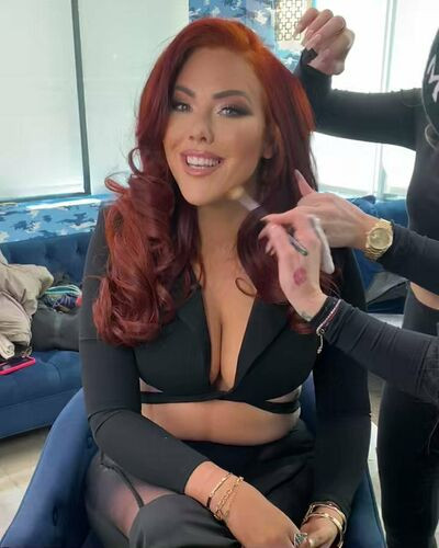 Hayley De Sola - #8