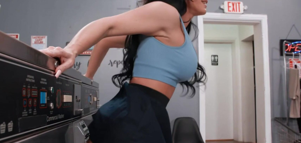 I fuck my dildo in the public laundromat - #2
