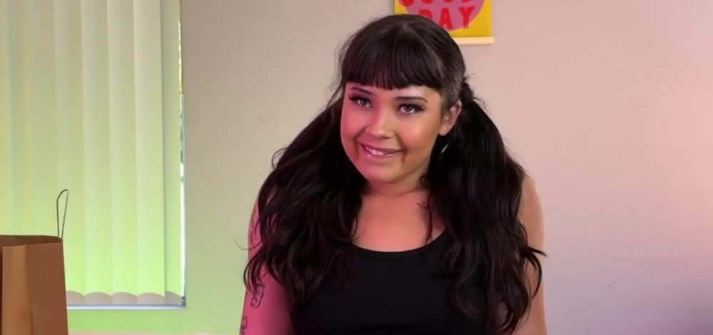 Big booty Latina uses cock to gain more views - #4