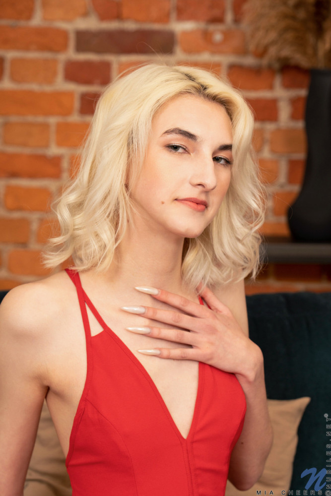 Mia Cheers From The Curve Of Her Little Tits To The Slickness Of Her Twat - #1