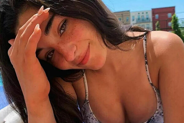 Lena Arenas - #8