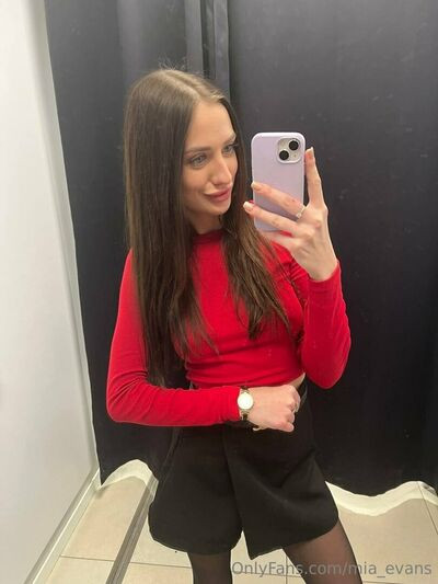mia_evans - #10