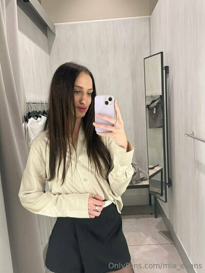 mia_evans - #17