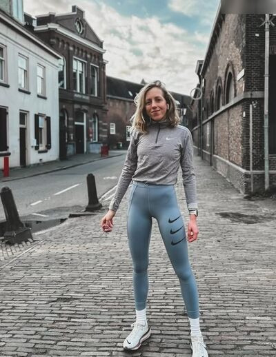 Monique van de Velde - #7