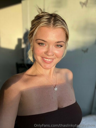brittany.lyynnnn thaslinkytwinkyshow - #11