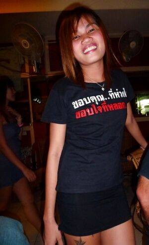 Petite Thai bargirl Tan taking POV cumshot on trimmed vagina - Thailand on picsofsex.com