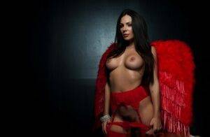 Alluring brunette MILF Kirsten Price frees her tits from a red bra on picsofsex.com