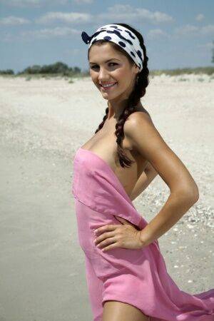 Teen solo girl Lola B strikes glamorous nude poses while at the beach on picsofsex.com