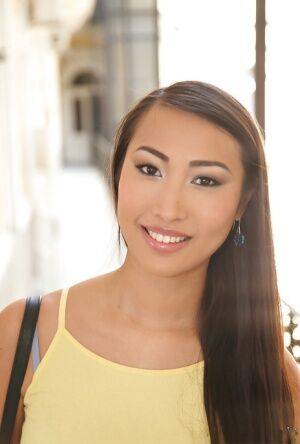 Asian amateur Sharon Lee masturbating with vibrator in close up action on picsofsex.com