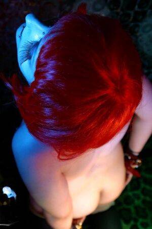 Solo girl with dyed hair and piercings gets naked on her home webcam on picsofsex.com