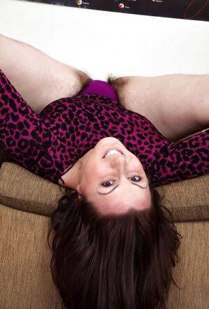 Hairy pussy mature slut Jenna is showing her wonderful hole on picsofsex.com