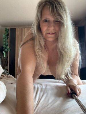 Overweight mature woman Sweet Susi takes nude selfies in her bedroom on picsofsex.com