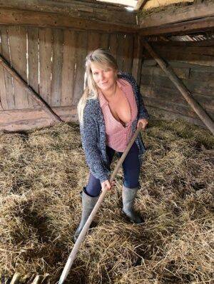 Overweight amateur Sweet Susi strips naked while forking hay in a mow on picsofsex.com