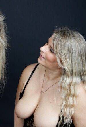 Older blonde Sweet Susi and her girlfriend take turns sucking on a penis on picsofsex.com