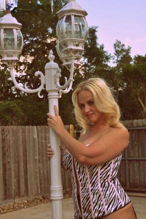 Thick blonde amateur Dee Siren works her big ass outdoors in hosiery on picsofsex.com