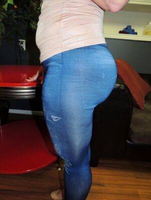 PAWG Dee Siren sets a solitary breast loose in jeans and glasses on picsofsex.com