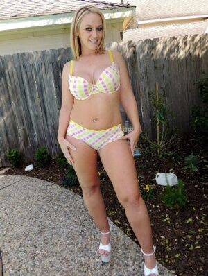 Blonde amateur Dee Siren flaunts her huge ass in white platform heels on picsofsex.com