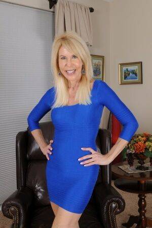 Hot older blonde Erica Lauren draws attention to her damp pussy in the nude on picsofsex.com