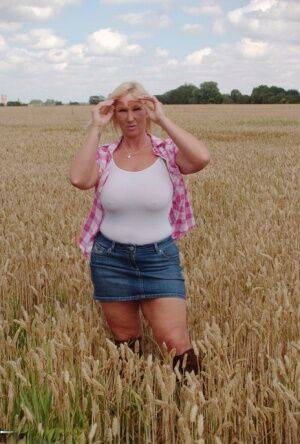 Chubby mature MILF Melody reveals great big tits & flashes hot ass in a field on picsofsex.com