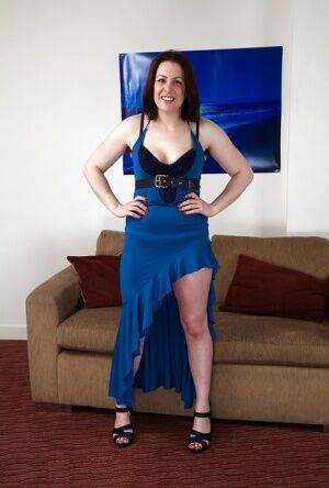 Chubby mature Jenna Brooke is showing her body in a blue dress on picsofsex.com