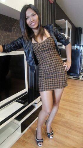 Asian female Nati undresses prior to Gonzo styled fucking with a Farang on picsofsex.com