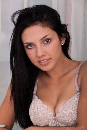 Nice teen Kantata removes a bra & underwear before highlighting her bald twat on picsofsex.com
