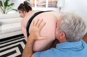 Obese woman Heady Betty pulls out her big boobs while seducing an older man on picsofsex.com