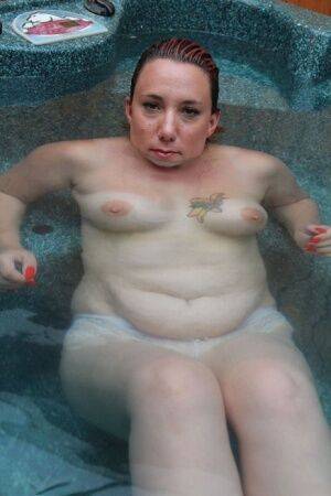 Chubby middle-aged woman Sara Banks relaxes in a hot tub while totally naked on picsofsex.com