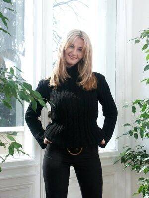 Erotic MILF Vanessa performs sultry striptease to reveal her nice big boobs on picsofsex.com