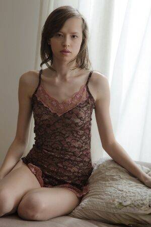 In a slinky slip Demida sits in front of the camera and embarks on a solo on picsofsex.com