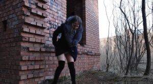 Distressed girl Nastya pulls down her tights to pee by an abandoned building on picsofsex.com