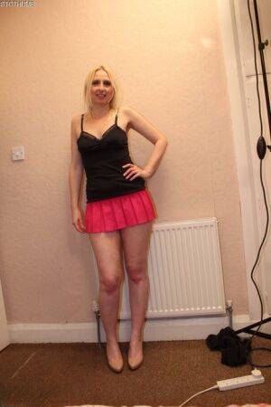 Blonde amateur Tracey Lain slides cotton panties aside for anal sex on picsofsex.com