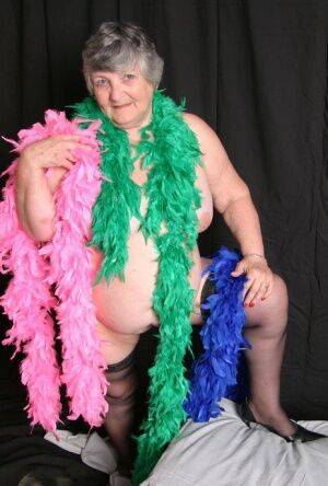 Fat UK amateur Grandma Libby shows her big tits while draped in feather boas - Britain on picsofsex.com