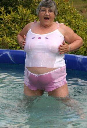 Overweight UK nan Grandma Libby exposes her boobs in a backyard swimming pool - Britain on picsofsex.com