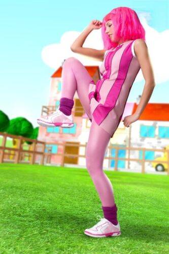 Adorable girl with pink hair Lazy Town exposes her nice body on a lawn on picsofsex.com