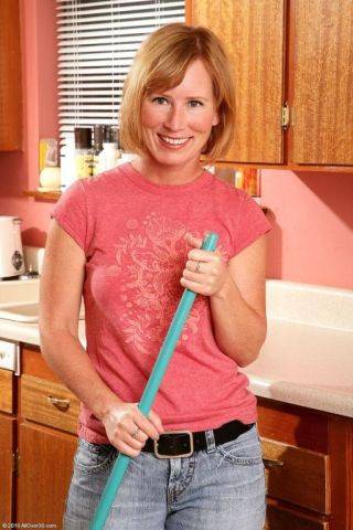 Hot horny housewife in the kitchen on picsofsex.com