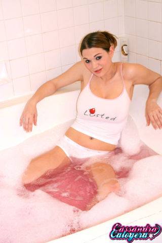 Cassandra calogera taking an erotic hot bubblebath on picsofsex.com