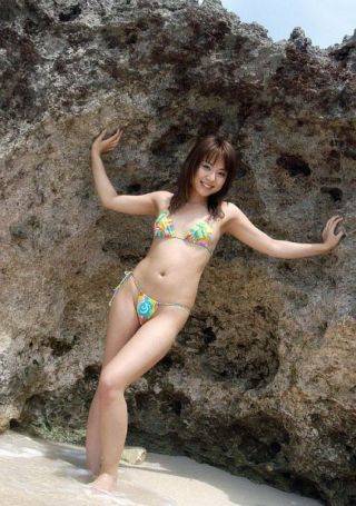 Asian beach babe chikaho ito in bikini showin body on picsofsex.com